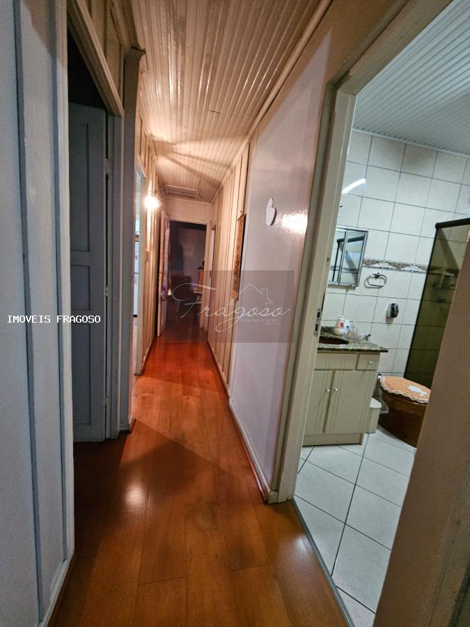 Casa à venda com 3 quartos, 364m² - Foto 9